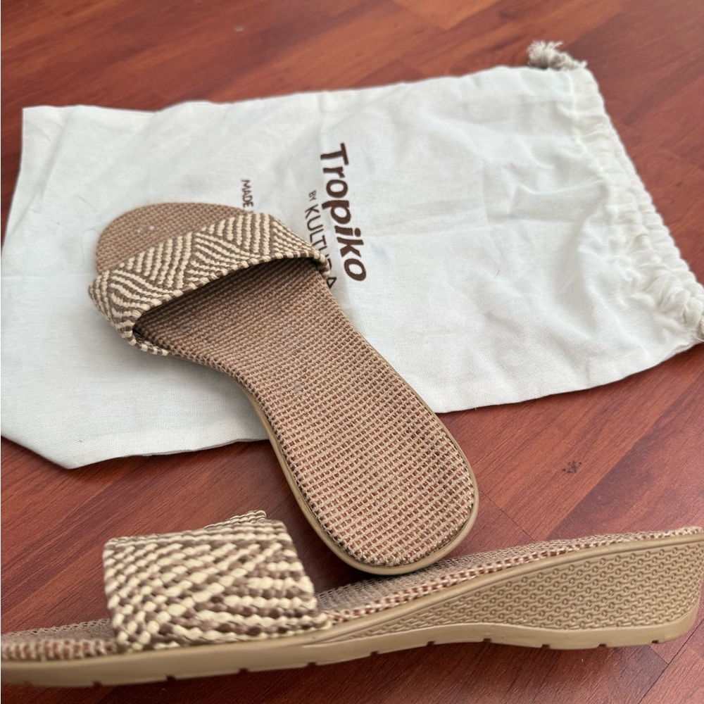 Natural Woven Slide Sandals - Tan